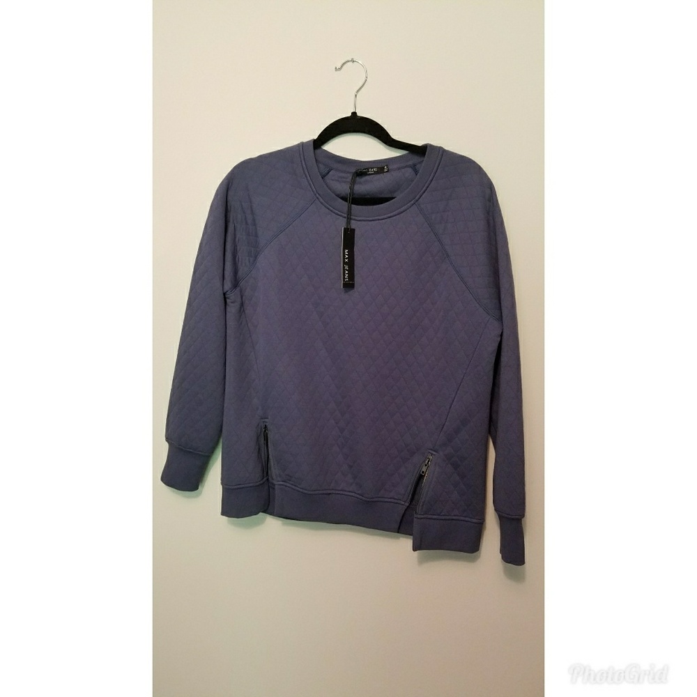 Blue sweat shirt
